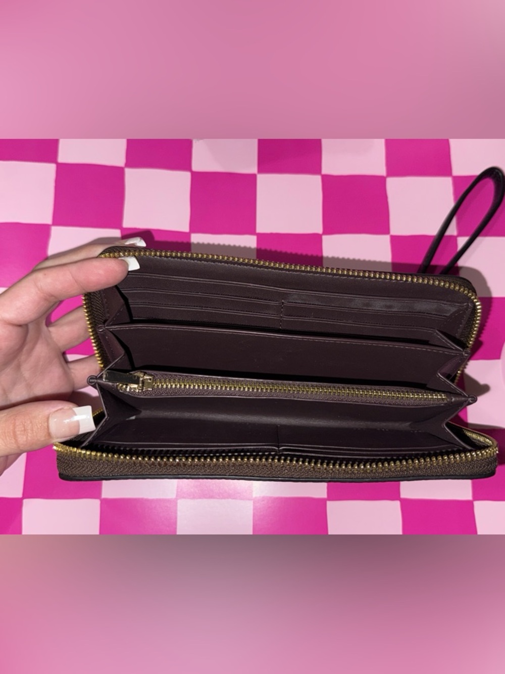 🤎🩷Coach Dark Brown Signature Zip Wristlet with Gold Logo🤎🩷 - Picture 3 of 4